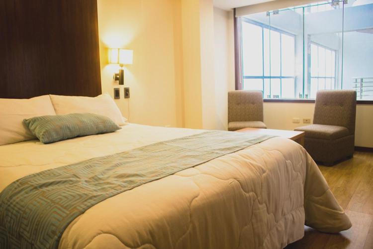 Postel nebo postele na pokoji v ubytování Miculla Hotel
