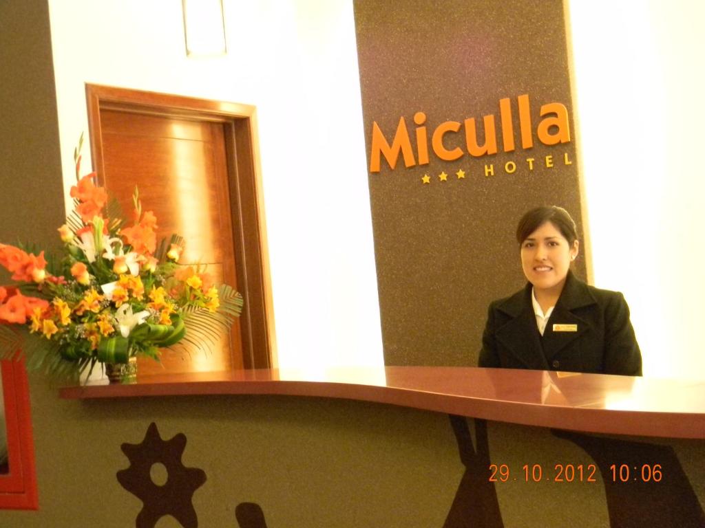 Členové personálu v ubytování Miculla Hotel
