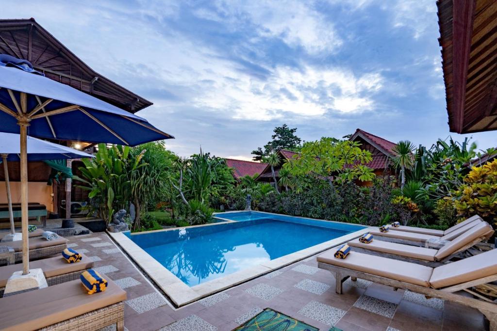 an image of a swimming pool at a villa at Dream Beach Inn in Nusa Lembongan