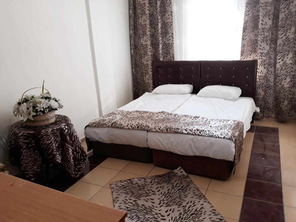 a bedroom with a large bed and a table at Talaslioglu Hotel in Kayseri