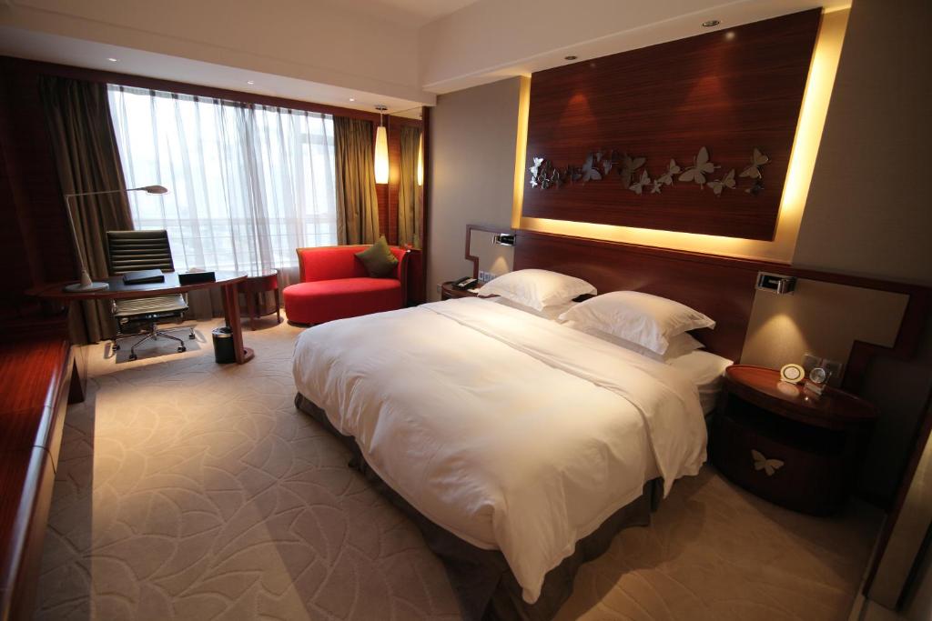 Postel nebo postele na pokoji v ubytování Huangyan Yaoda Hotel