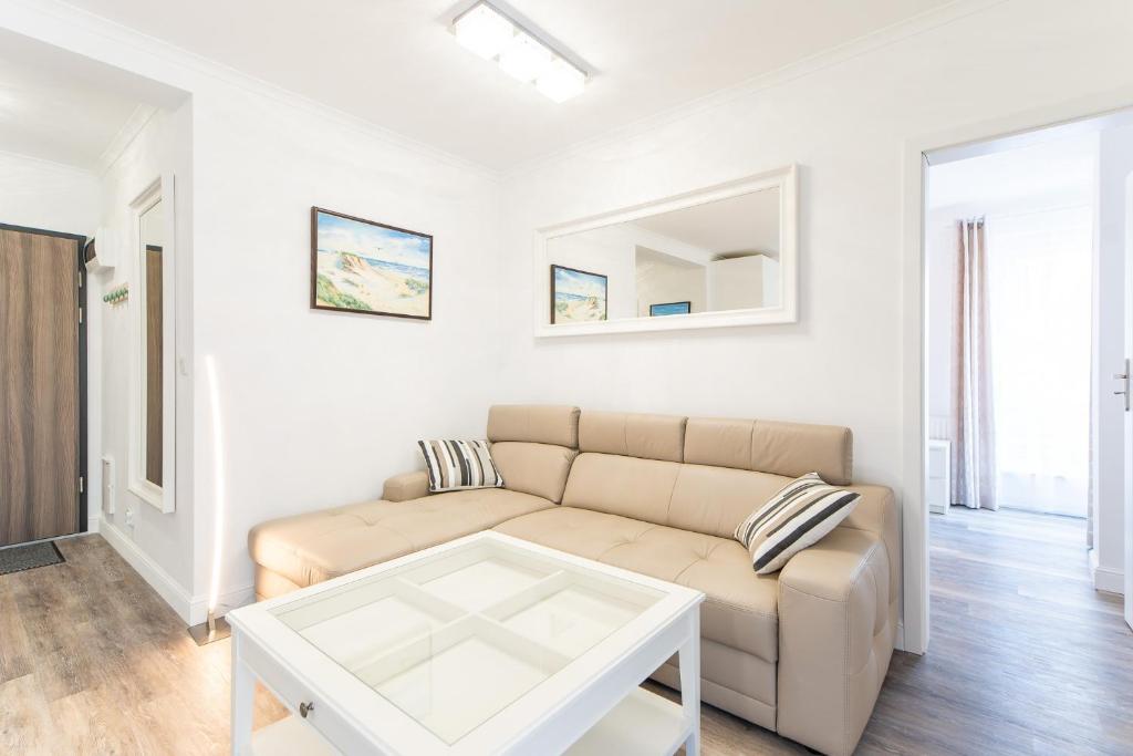 Posedenie v ubytovaní Kolorowe Balkony - Stylowy Apartament nad Morzem by Noclegi Renters