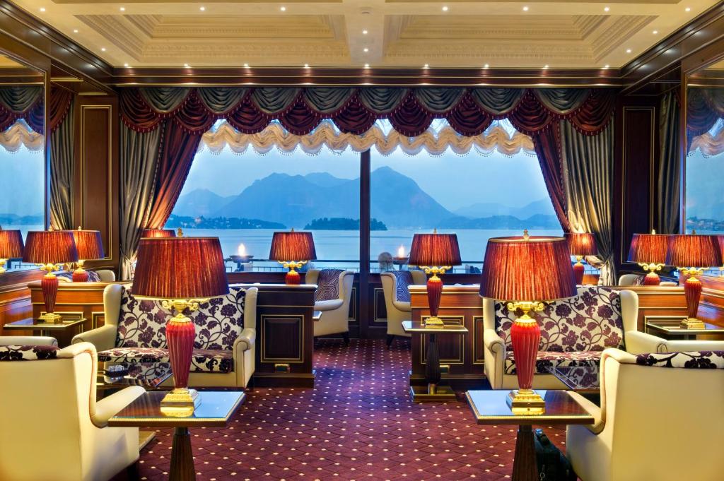 Een zitgedeelte bij Grand Hotel Dino