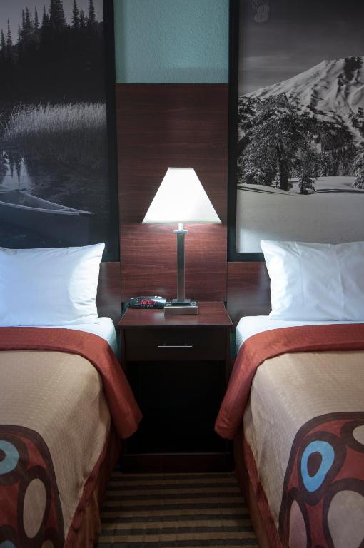 Postel nebo postele na pokoji v ubytování Quality Inn Wenatchee-Leavenworth