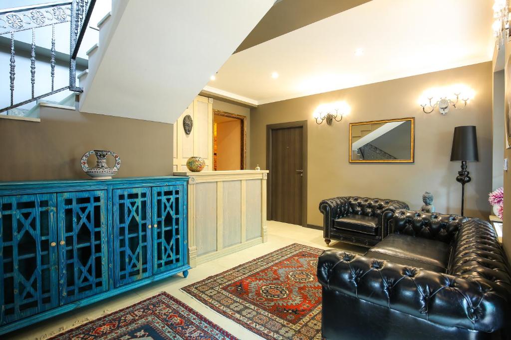 Posezení v ubytování CHALET DILIJAN Hotel & Restauarant