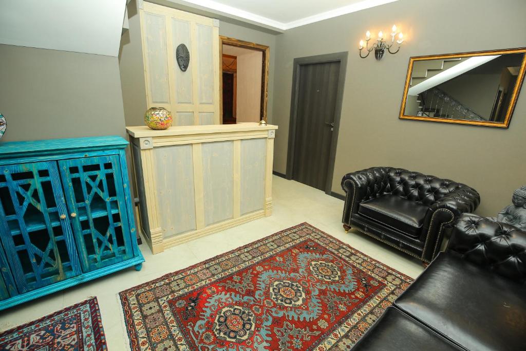 Posezení v ubytování CHALET DILIJAN Hotel & Restauarant