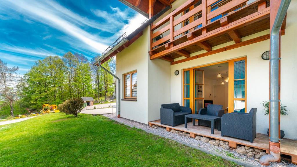 Vonkajšia záhrada v ubytovaní Apartamenty Sun & Snow Karpacz Myśliwska