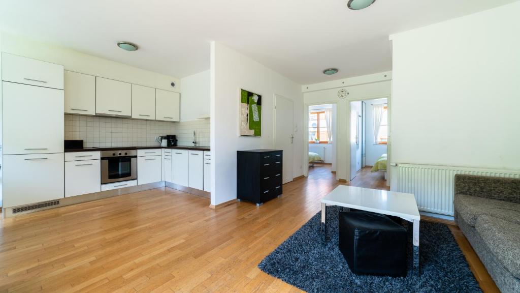 Kuchyňa alebo kuchynka v ubytovaní Apartamenty Sun & Snow Karpacz Myśliwska
