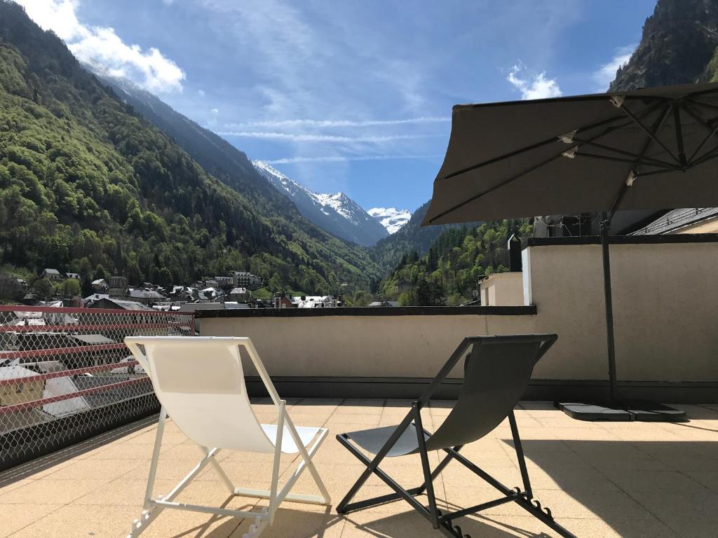 Cauterets T2 avec toit terrasse, parking couvertにあるバルコニーまたはテラス