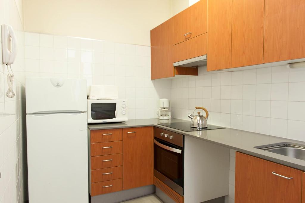 A kitchen or kitchenette at MH Apartments Tetuan