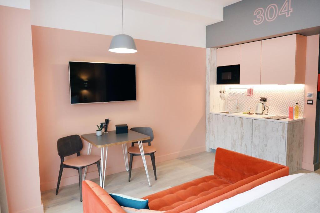 room2 Southampton Hometel - Resim 11