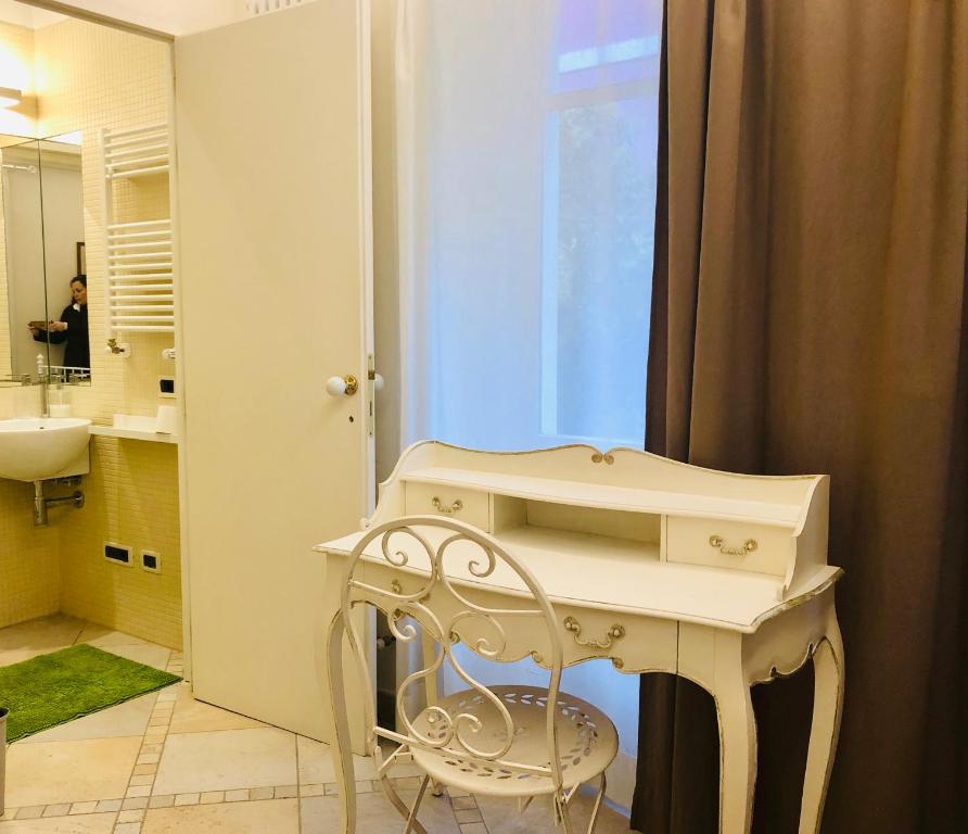 A bathroom at MIMI'S HOME casa per vacanze