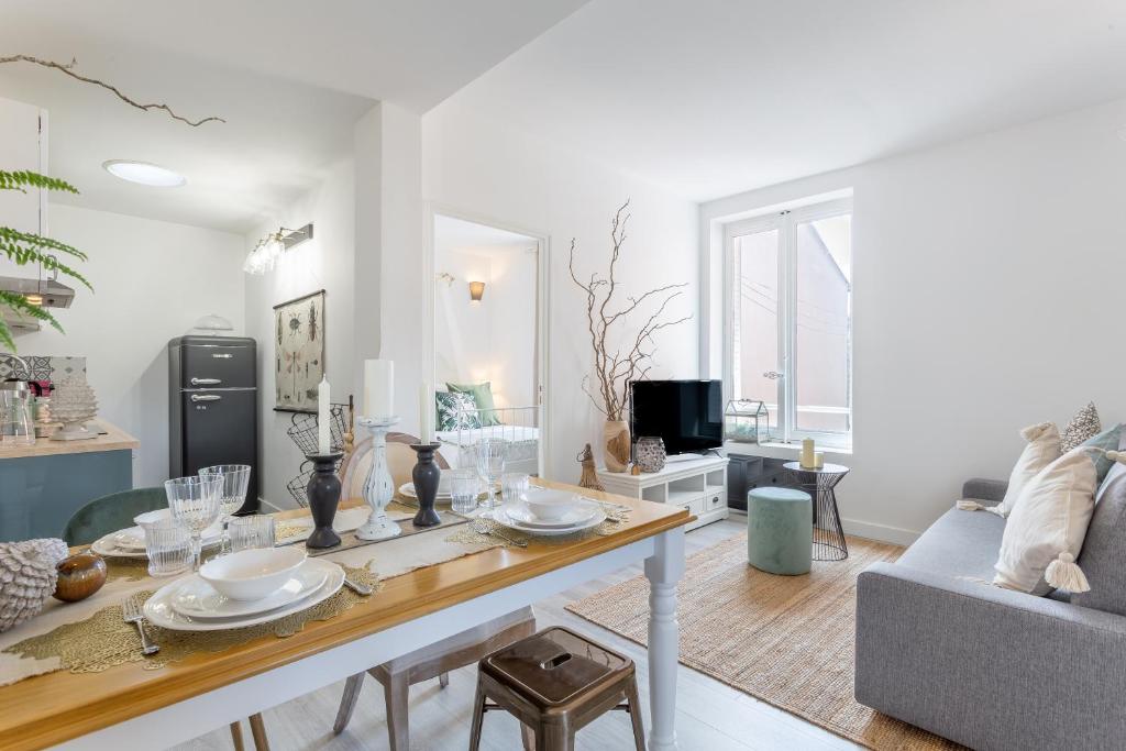 a living room with a table and a couch at Le Cocon Champêtre in Lyon