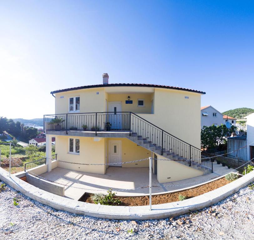 Budova, kde se apartmán nachází