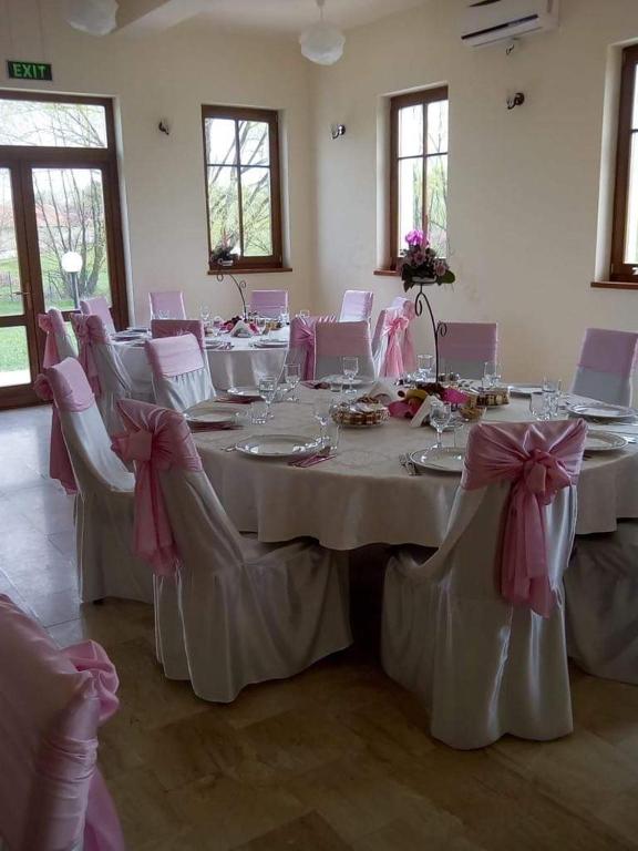 Restaurace v ubytování Pension Cetate Valcău de Sus