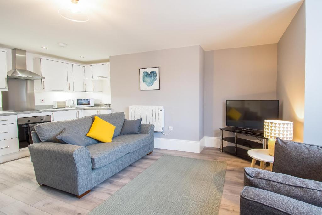 a living room with a couch and a tv at ONE MOORGATE VIEW in York
