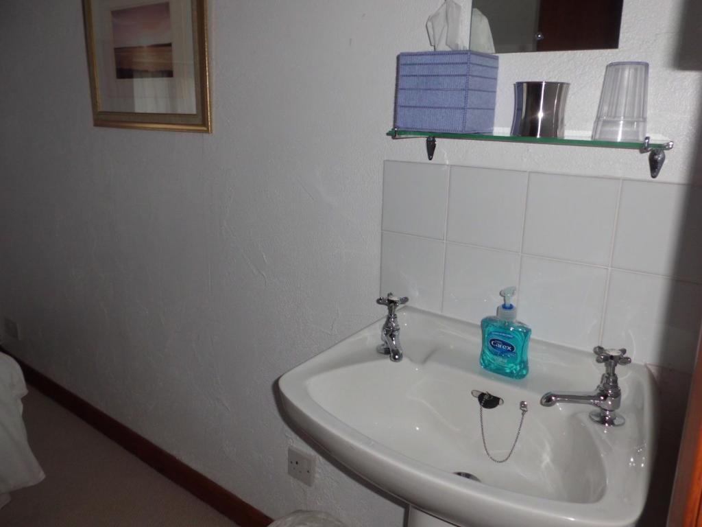 The Elms - Eenpersoonskamer Met Eigen Externe Badkamer