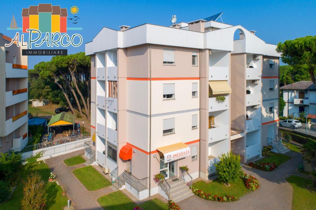 een afbeelding van een appartementencomplex bij Al Parco in Rosolina Mare