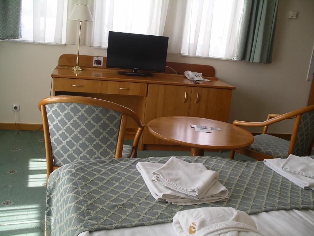 TV a/nebo společenská místnost v ubytování Palast Wellness Appartement