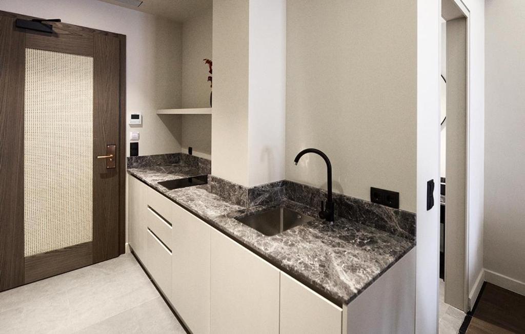 Kuchnia lub aneks kuchenny w obiekcie Roomore Apartments