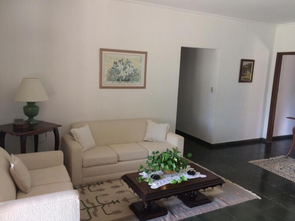  VV1150 Casa com piscina em Valinhos