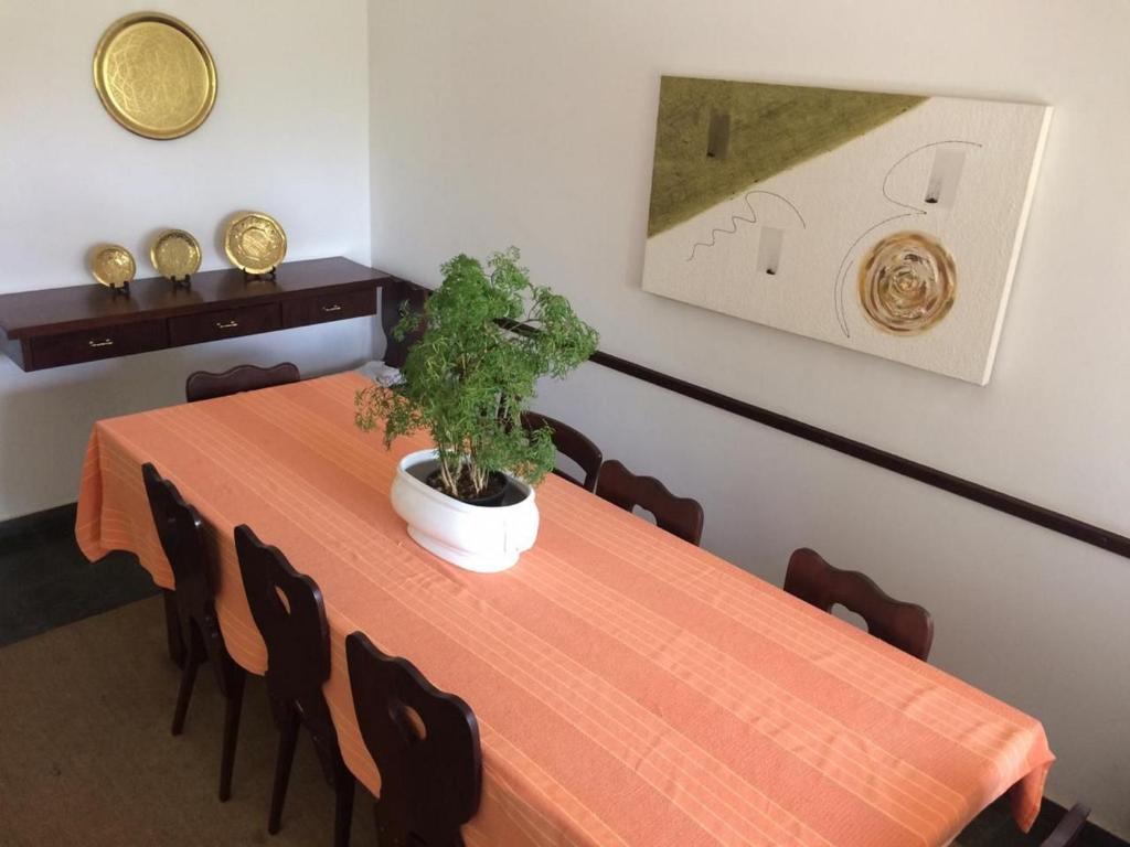  VV1150 Casa com piscina em Valinhos