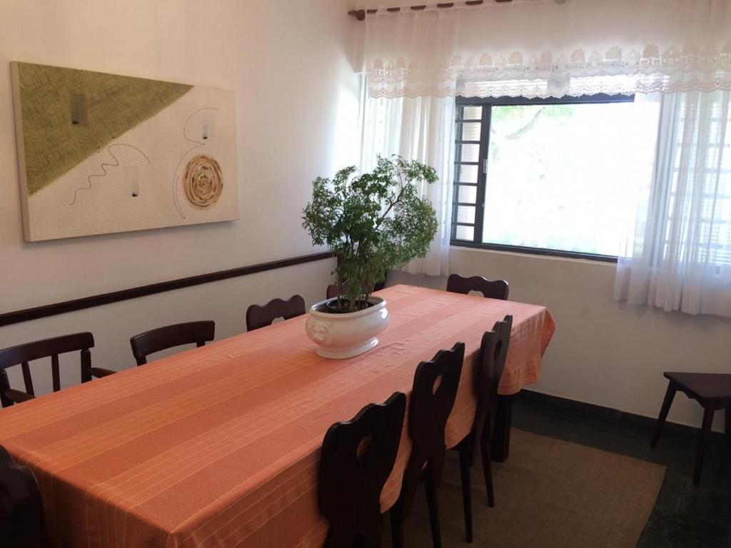  VV1150 Casa com piscina em Valinhos