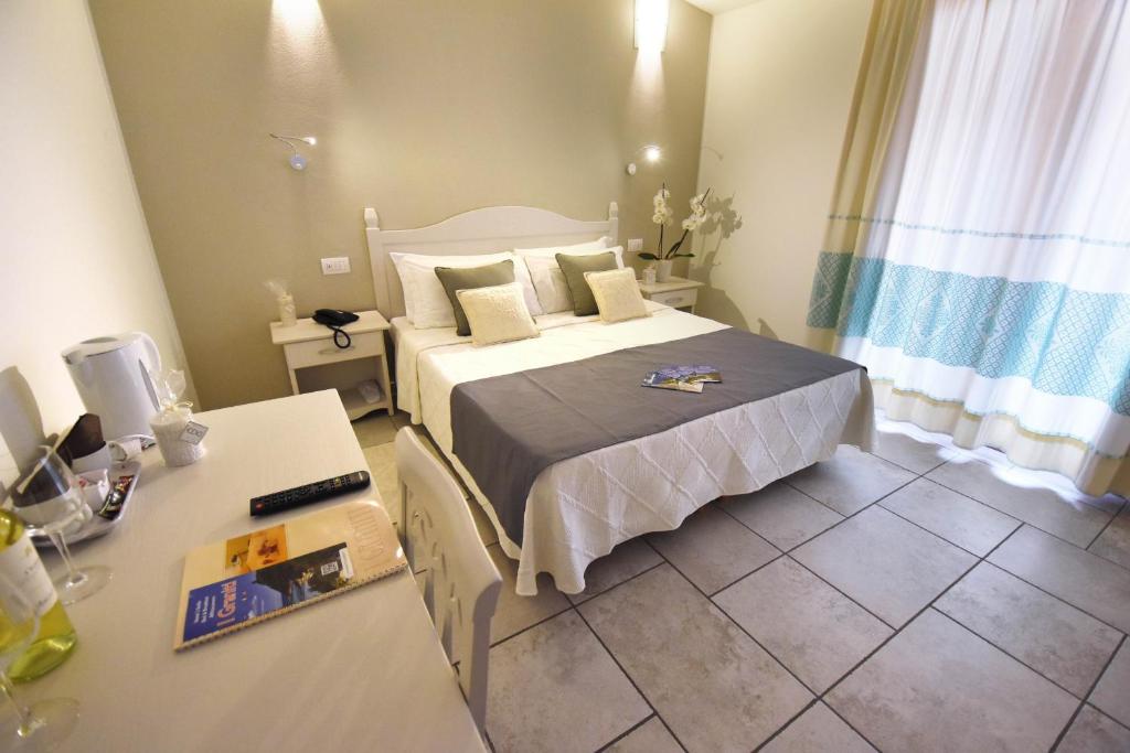 Postel nebo postele na pokoji v ubytování Hotel I Graniti