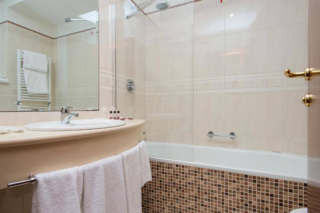 Hotel The Brand - Resim 22