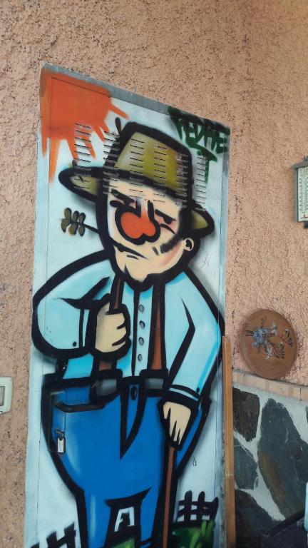 a painting of a man on the side of a wall at Casa Rural Mi Campo in Fenazar