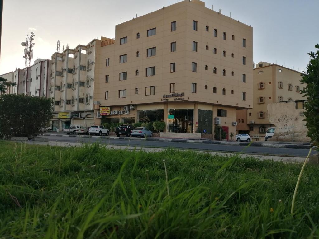 ターイフにあるAl Ramla Al Hamra Hotelの通路側の建物