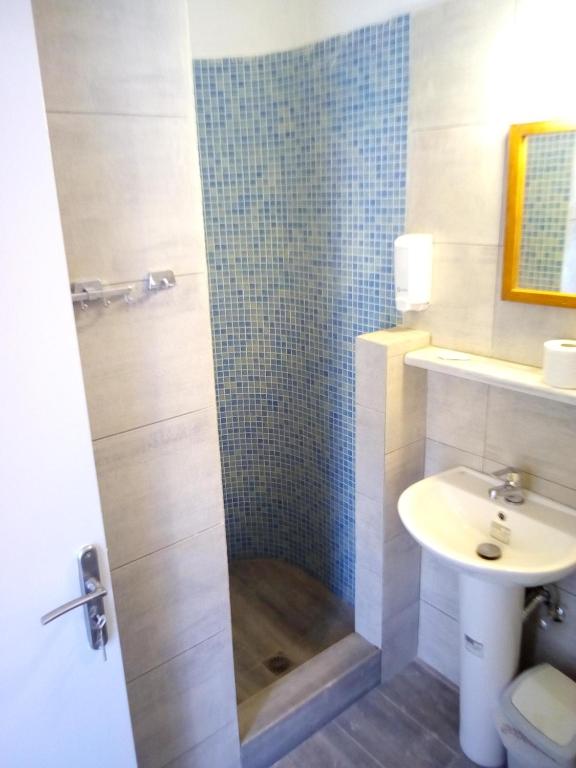 Un baño de Hotel Perissa