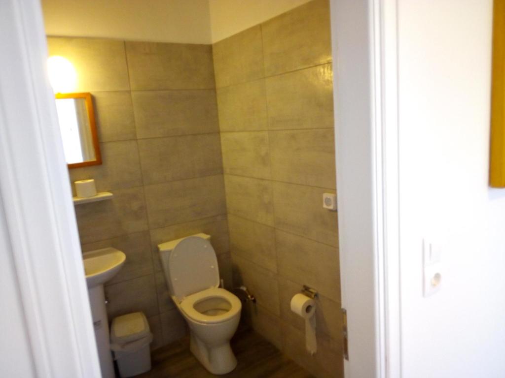 Un baño de Hotel Perissa