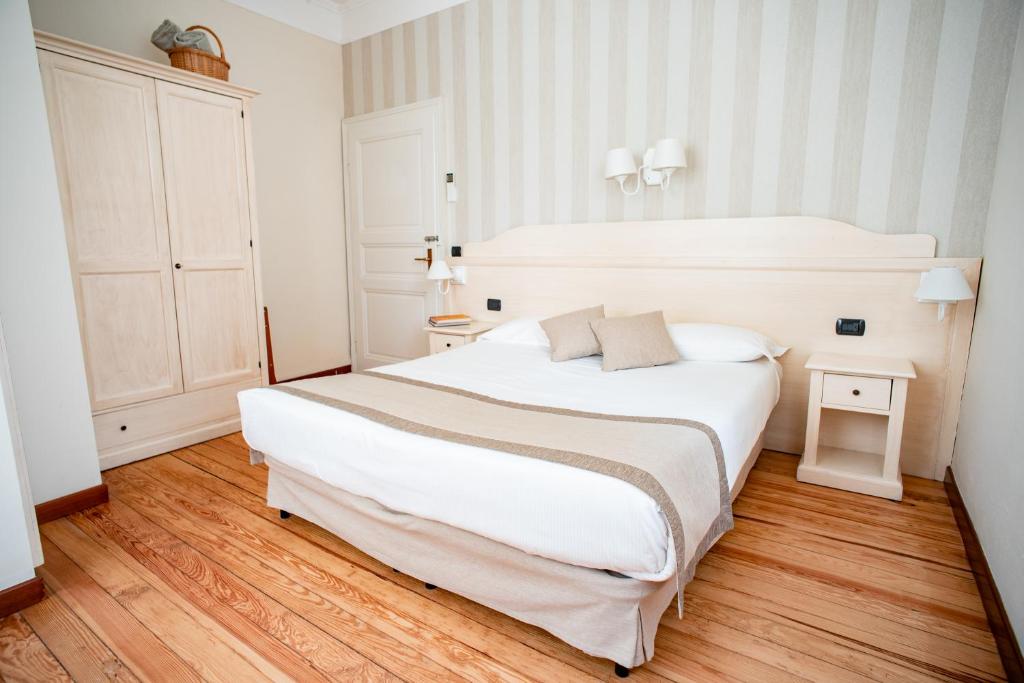 Łóżko lub łóżka w pokoju w obiekcie Hotel Villa Aurora