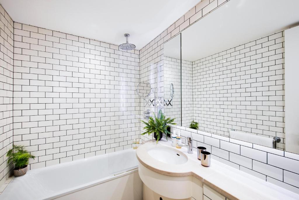 No.5 Maddox Street - Superior One-Bedroom Suite