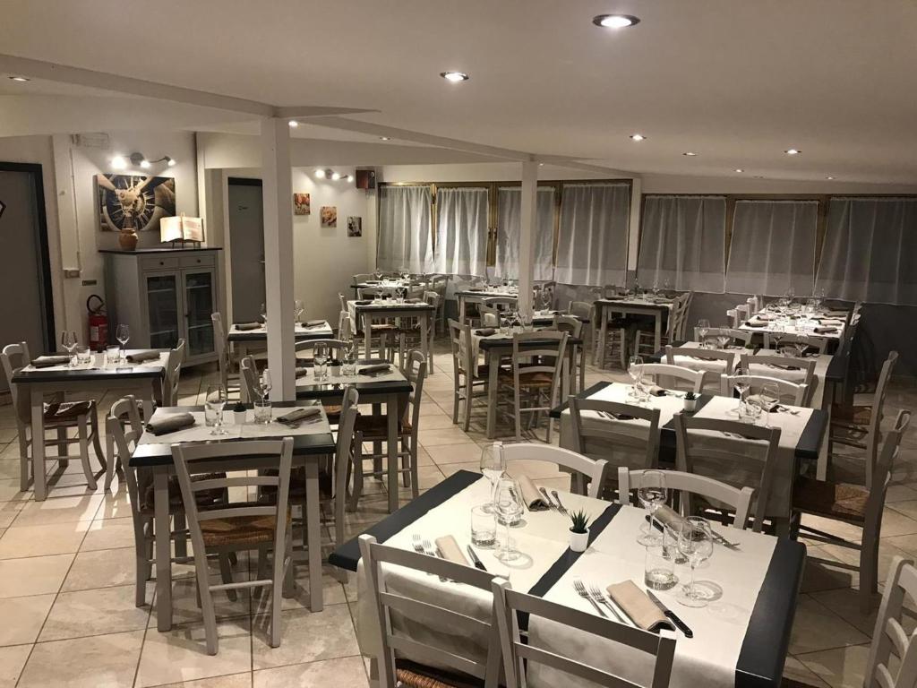 Reštaurácia alebo iné gastronomické zariadenie v ubytovaní Camping Village Mugello Verde