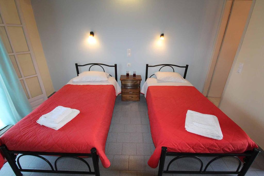 Postel nebo postele na pokoji v ubytování Dimitris Studios Acharavi Corfu