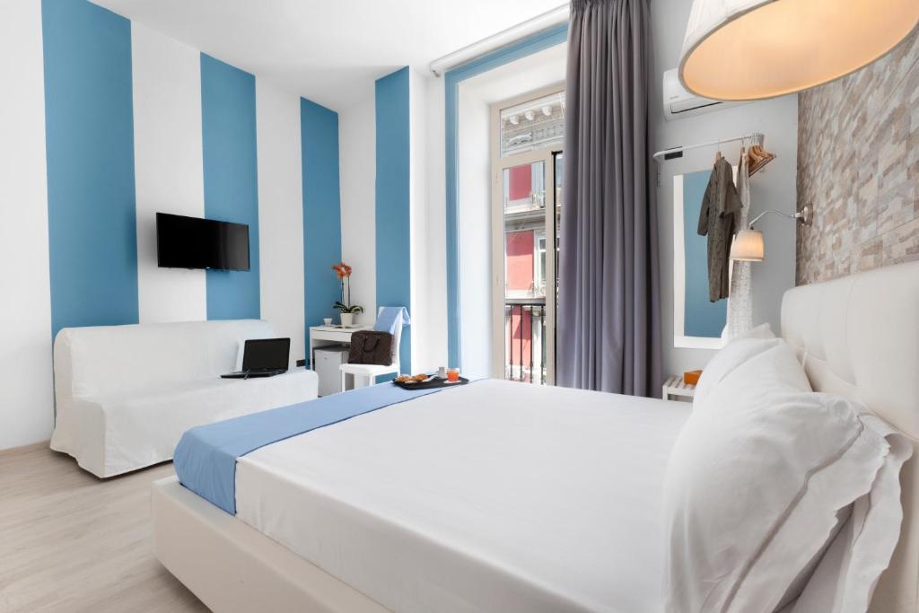 Rainbow Napoli - Double Room With Balcony