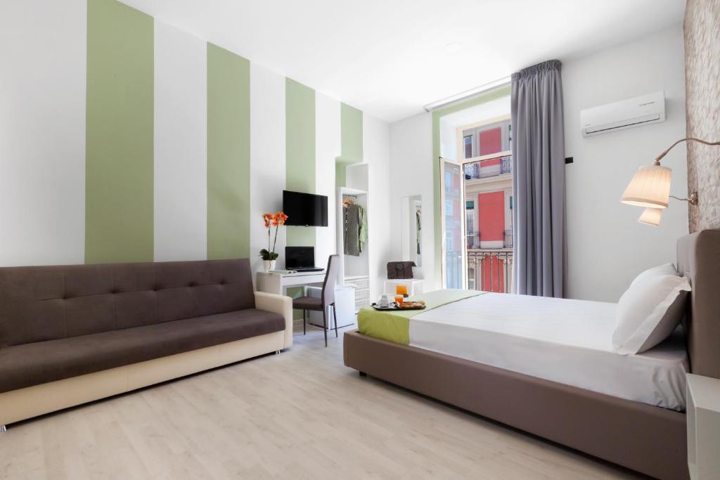 Rainbow Napoli - Double Room With Balcony