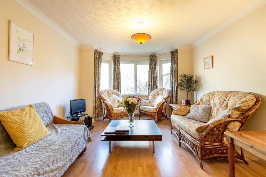 a living room with two couches and a coffee table at Central & stylish 3 bedroom, 2 bath, free parking in Edinburgh