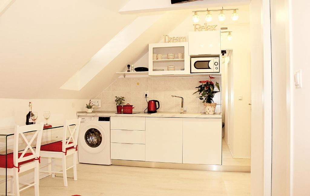 Angelus Apartments - 8