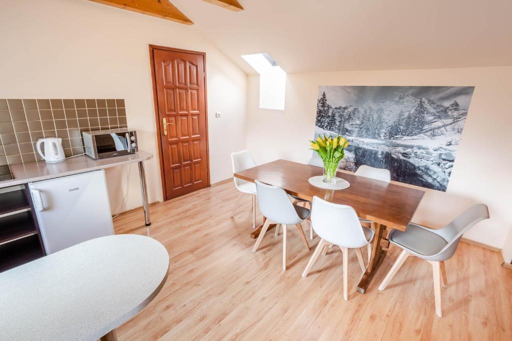 Kuchyňa alebo kuchynka v ubytovaní Apartamenty Velvet