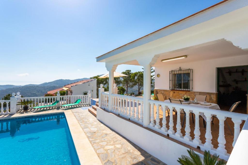 The swimming pool at or close to Cortijo Torrox Escape