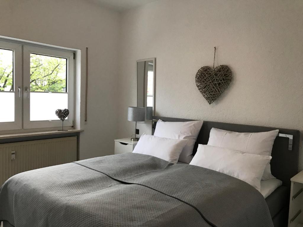 Postel nebo postele na pokoji v ubytování xxl Apartment Sinsheim