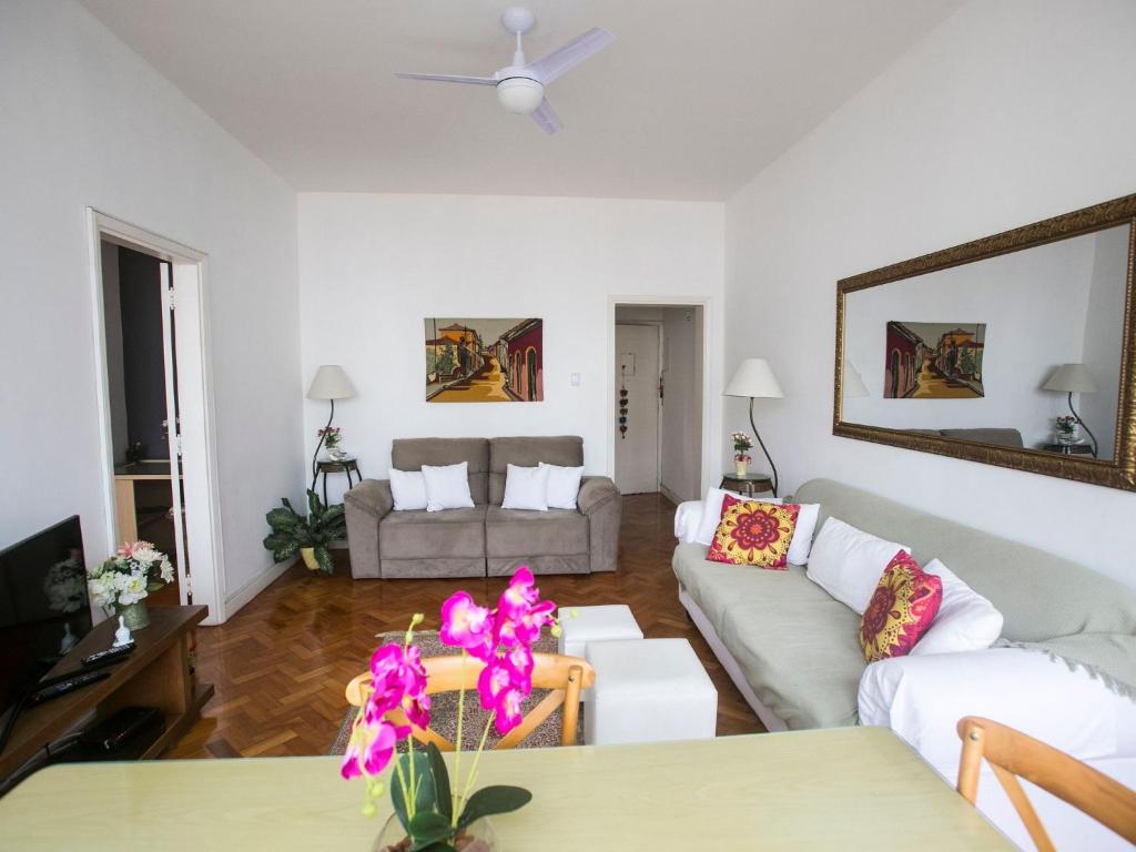  Quarto e sala espaçoso no Leblon