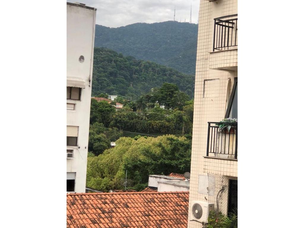  Quarto e sala espaçoso no Leblon