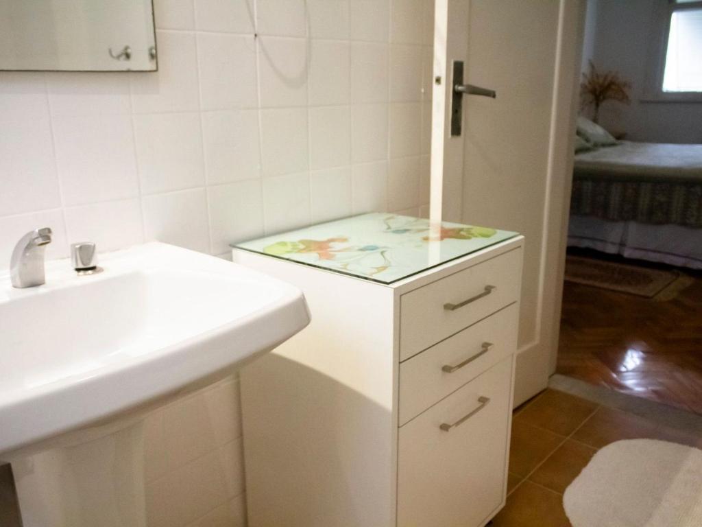  Quarto e sala espaçoso no Leblon