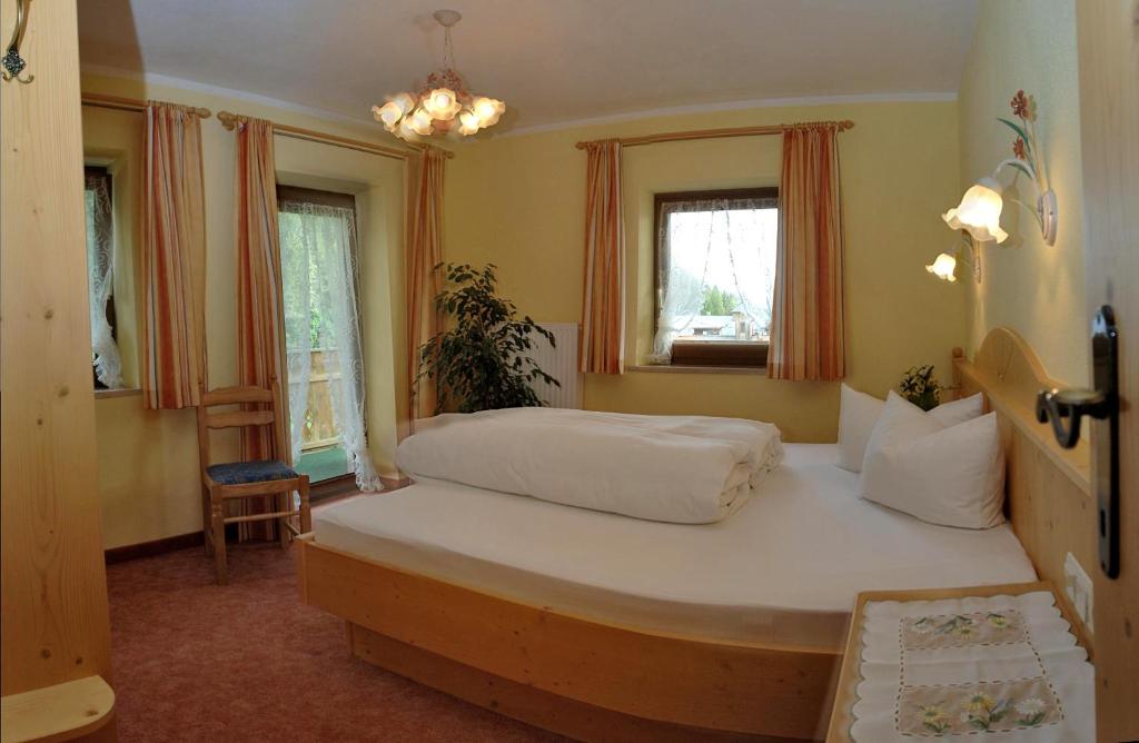 Postel nebo postele na pokoji v ubytování Pension und Apartments Landhaus Marie