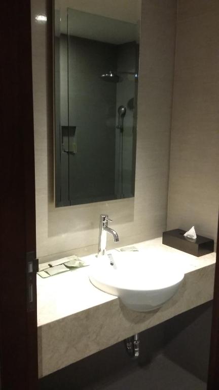 Koupelna v ubytování Hotel Santika Pekalongan