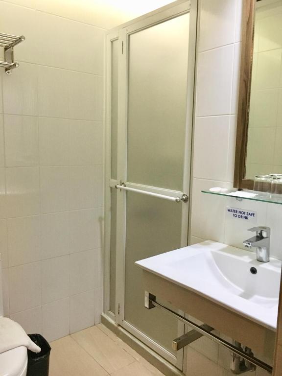 Koupelna v ubytování Belian Hotel